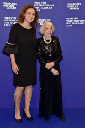 Award Ceremony for Understanding and Tolerance Delphine Horvilleur, Margot Friedlaender Arrival, blue carpetc for the Award Ceremony for Understanding and Tolerance at the Jewish Museum in Berlin, on 16 11 2024 Photopress Mueller
