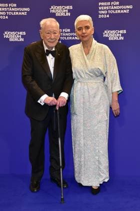 Award Ceremony for Understanding and Tolerance Michael Blumenthal, Hetty Berg, Director of the Jewish Museum Arrival, blue carpet for the Award Ceremony for Understanding and Tolerance at the Jewish Museum in Berlin, on 16 11 2024 Photopress Mueller