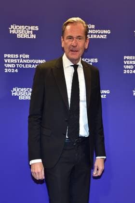 Award Ceremony for Understanding and Tolerance Margot FriedlaenderMathias Döpfner, CEO Axel Springer Arrival, blue carpetc for the Award Ceremony for Understanding and Tolerance at the Jewish Museum in Berlin, on 16 11 2024 Photopress Mueller