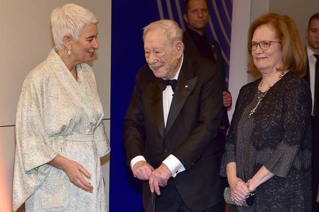 Award Ceremony for Understanding and Tolerance Michael Blumenthal with his wife Barbara née Bennett Hetty Berg, Director of the Jewish Museum Arrival, blue carpetc for the Award Ceremony for Understanding and Tolerance at the Jewish Museum in Berlin, on 16 11 2024 Photopress Mueller