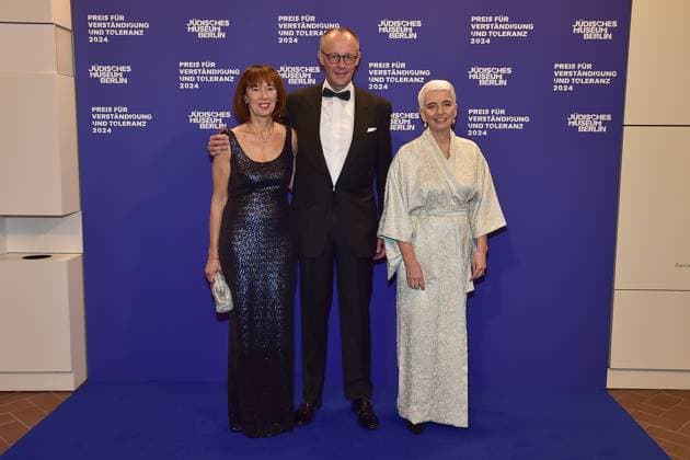 Award Ceremony for Understanding and Tolerance Hetty Berg, Friedrich Merz with wife Charlotte Merz Arrival, blue carpetc for the Award Ceremony for Understanding and Tolerance at the Jewish Museum in Berlin, on 16 11 2024 Photopress Mueller