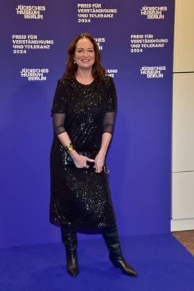 Award Ceremony for Understanding and Tolerance Natalia Wörner Arrival, blue carpet for the Award Ceremony for Understanding and Tolerance at the Jewish Museum in Berlin, on 16 11 2024 Photopress Mueller