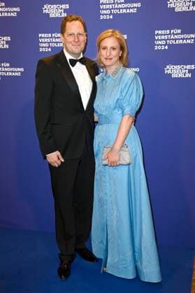 Georg Friedrich Prinz von Preußen mit Ehefrau Sophie Prinzessin von Preußen bei der 23. Verleihung des Preises für Verständigung und Toleranz 2024 im Glashof des Jüdischen Museums. Berlin, 16.11.2024 *** Georg Friedrich Prince of Prussia with his wife Sophie Princess of Prussia at the 23 Award Ceremony of the Prize for Understanding and Tolerance 2024 in the Glass Courtyard of the Jewish Museum Berlin, 16 11 2024 Foto:xF.xKernx xFuturexImagex toleranz_4122