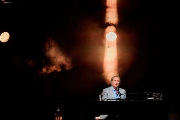 Entertainment Themen der Woche KW46 Chris de Burgh live bei einem Konzert in der Kongress u. Kursaal-Arena. Bern, 16.11.2024 *** Chris de Burgh live at a concert in the Kongress u Kursaal Arena Bern, 16 11 2024 Foto:xP.xFrauchigerx xFuturexImagex deburgh_4110