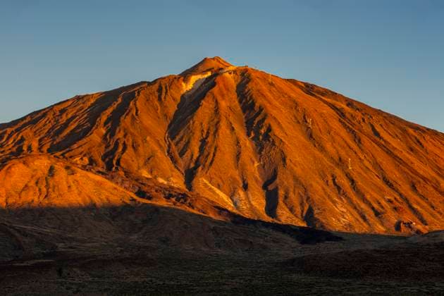 Panorama beim Aufstieg zum Alto de Guajara, 2715m, über den Teide Nationalpark, Parque Nacional del Teide, zum Pico del Teide, 3715m, bei Sonnenaufgang, Teneriffa, Kanarische Inseln, Spanien, Europa *** Panorama at Ascent to Alto de Guajara, 2715m, via the Teide National Park, Parque Nacional Del Teide, to Pico Del Teide, 3715m, at Sunrise, Tenerife, Canary Islands Islands, Spain, Europe 1031609596