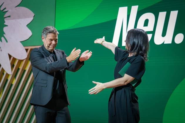 News Bilder des Tages 17.11.2024, Robert Habeck (Grüne) Wirtschaftsminister und Vizekanzler Robert Habeck bei seiner Bewerbungsrede als Kanzlerkandidat für die Bundestagswahl 2025 Wiesbaden Hessen Deutschland *** 17 11 2024, Robert Habeck Green Minister for Economic Affairs and Vice-Chancellor Robert Habeck during his candidacy speech as candidate for chancellor in the 2025 federal election Wiesbaden Hesse Germany