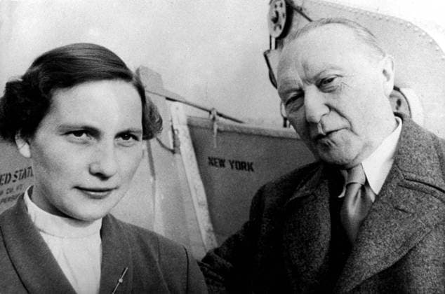 Konrad Adenauer (1876-1967) German chancellor (1949-1963) with his daughter Lotte (b.1925), in New York , on April 12th, 1953 XRH1704916 Konrad Adenauer (1876-1967) German chancellor (1949-1963) with his daughter Lotte (b.1925), in New York , on April 12th, 1953 by Unknown photographer, (20th century); (add.info.: Konrad Adenauer (1876-1967) german chancellor (1949-1963) with his daughter Lotte (b.1925), in New York , on april 12th, 1953). Copyright: xBridgemanxImagesx 1704916