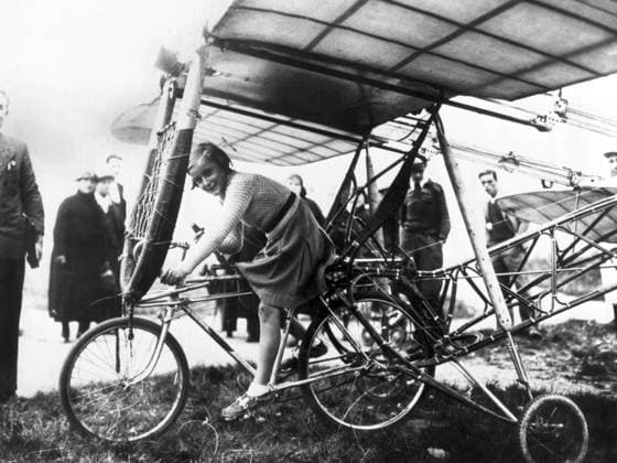 Archivbilder der Woche KW47 Beginning of the aviation : little girl on a flying bike, end of the 19th century XRH1708869 Beginning of the aviation : little girl on a flying bike, end of the 19th century; (add.info.: Beginning of the aviation : little girl on a flying bike, end of the 19th century). Copyright: xBridgemanxImagesx 1708869