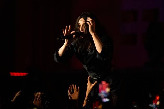 Corona Capital Music Festival - Day 2 St Vincent performs during day 2 of the 2024 Corona Capital Music Festival at Autodromo Hermanos Rodriguez on November 16, 2024 in Mexico City, Mexico. Mexico City Autodromo Hermanos Rodriguez Mexico Copyright: xAnniexLesser imageSPACEx
