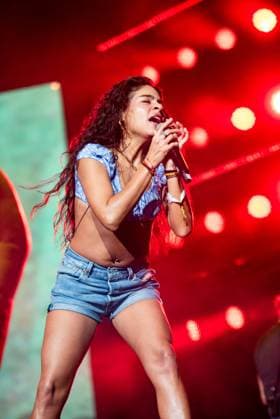 Corona Capital Music Festival - Day 2 Jessie Reyez performs during day 2 of the 2024 Corona Capital Music Festival at Autodromo Hermanos Rodriguez on November 16, 2024 in Mexico City, Mexico. Mexico City Autodromo Hermanos Rodriguez Mexico Copyright: xAnniexLesser imageSPACEx