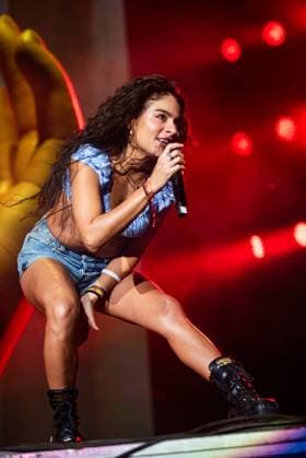 Corona Capital Music Festival - Day 2 Jessie Reyez performs during day 2 of the 2024 Corona Capital Music Festival at Autodromo Hermanos Rodriguez on November 16, 2024 in Mexico City, Mexico. Mexico City Autodromo Hermanos Rodriguez Mexico Copyright: xAnniexLesser imageSPACEx