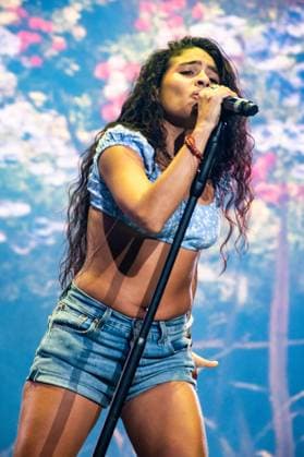 Corona Capital Music Festival - Day 2 Jessie Reyez performs during day 2 of the 2024 Corona Capital Music Festival at Autodromo Hermanos Rodriguez on November 16, 2024 in Mexico City, Mexico. Mexico City Autodromo Hermanos Rodriguez Mexico Copyright: xAnniexLesser imageSPACEx