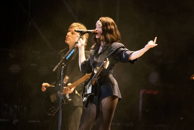Corona Capital Music Festival - Day 2 St Vincent performs during day 2 of the 2024 Corona Capital Music Festival at Autodromo Hermanos Rodriguez on November 16, 2024 in Mexico City, Mexico. Mexico City Autodromo Hermanos Rodriguez Mexico Copyright: xAnniexLesser imageSPACEx