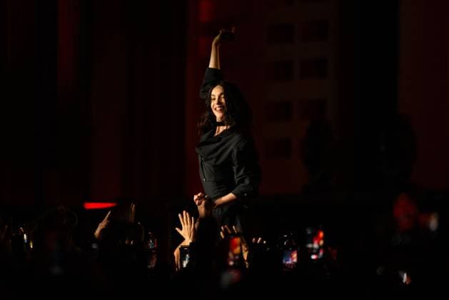 Corona Capital Music Festival - Day 2 St Vincent performs during day 2 of the 2024 Corona Capital Music Festival at Autodromo Hermanos Rodriguez on November 16, 2024 in Mexico City, Mexico. Mexico City Autodromo Hermanos Rodriguez Mexico Copyright: xAnniexLesser imageSPACEx