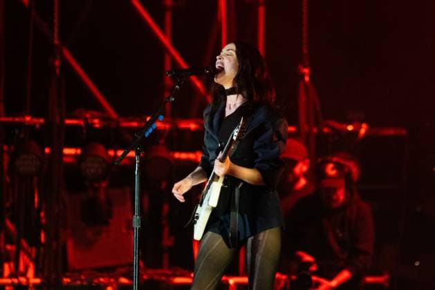 Corona Capital Music Festival - Day 2 St Vincent performs during day 2 of the 2024 Corona Capital Music Festival at Autodromo Hermanos Rodriguez on November 16, 2024 in Mexico City, Mexico. Mexico City Autodromo Hermanos Rodriguez Mexico Copyright: xAnniexLesser imageSPACEx
