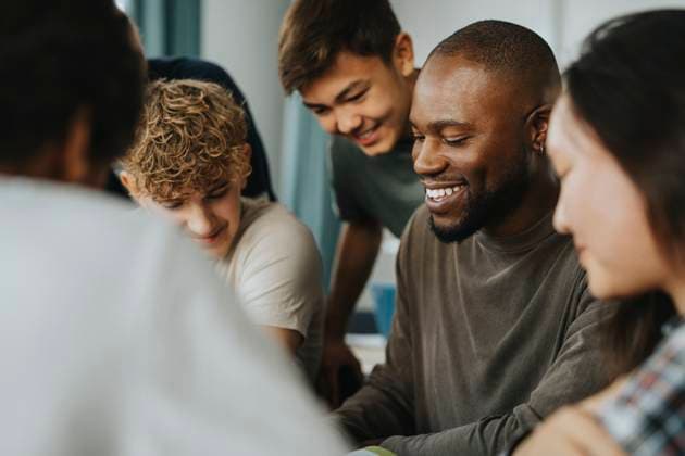 Happy male teacher guiding teenage girls and boys at high school Sweden, Gothenburg, model released, property released Copyright: xMaskotx , MA113328 MA113328