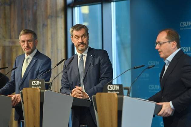 News Themen der Woche KW47 v.li: Guenther FLEISSNER (Praesident Bayerischer Bauernerverband,BBV),Markus SOEDER (Ministerpraesident Bayern und CSU Vorsitzender), Alexander DOBRINDT (Vorsitzender der CSU-Landesgruppe im Deutschen Bundestag), Pressekonferenz im Anschluss an die Vorstandssitzung des CSU Praesidiums in der CSU Landesleitung in Muenchen am 18.11.2024 *** from left Guenther FLEISSNER President of the Bavarian Farmers Association, BBV, Markus SOEDER State Premier of Bavaria and CSU Chairman, Alexander DOBRINDT Chairman of the CSU State Group in the German Bundestag, press conference following the meeting of the CSU Presidium at the CSU state leadership in Munich on 18 11 2024