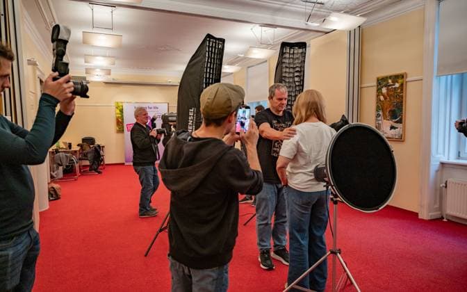 20241118 Fotoshooting mit Manfred Baumann fuer den DAC Kalender WIEN, OESTERREICH - 18. NOVEMBER: Fernsehmoderatorin, Schauspielerin, Kabarettistin und Autorin Verena Scheitz waehrend des Fotoshootings fuer die 14. Auflage des Dancer Against Cancer - DAC Charity-Fotokalenders 2026-2026 unter dem Thema -Superhelden- mit Starfotograf Manfred Baumann im Hotel Kaiserhof am 18. November 2024 in Wien, Oesterreich. 241118_SEPA_17_007 Copyright: xIsabellexOuvrardx SEPAxMedia