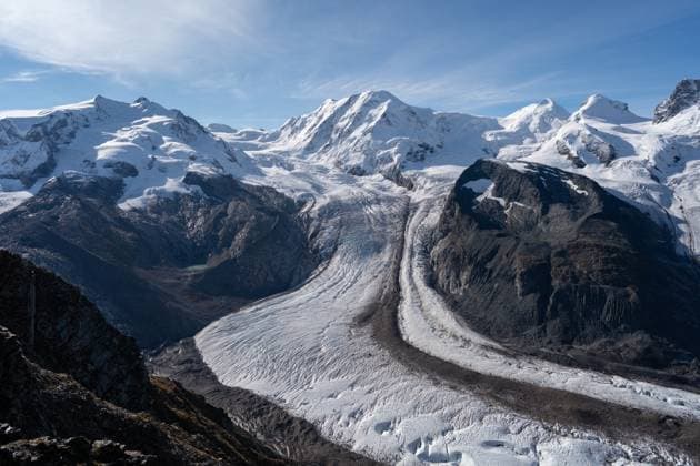 Creative Highlights World Majestic snowy peaks and a glacier in the Swiss Alps near Zermatt, showcasing the natural beauty of Switzerland Model Released JuanAlbertoRuiz_ID24561_711944_008 Copyright: xJuanxAlbertoxRuizx RECORD DATE NOT STATED