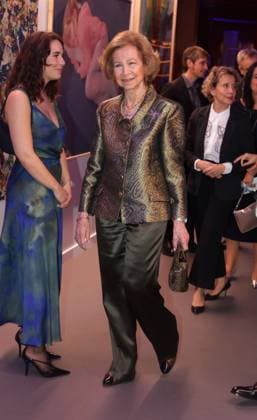 XXXIX edition of the BMW Painting Prize Queen Sofia presents the BMW Painting Prize in its XXXIX edition at the Teatro Real, on November 18, 2024, in Madrid Spain PREMIOS GENTE PINTURA José Ramó Madrid Madrid Madrid Spain  Copyright: xJosÃ xRamonxHernandox 6349630