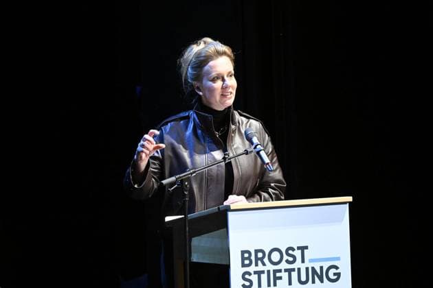 Brost Ruhr Prize 2024 award ceremony at the Bochum Schauspielhaus FOR EDITORIAL PURPOSES ONLY EDITORIAL USE ONLY p Brost Ruhr Prize 2024 , award ceremony on 18 11 2024 at the Bochum Schauspielhaus In the photo Ina Brandes Germany NRW Bochum Copyright AndreasxBuck Copyright: AndreasxBuck doc7y41o6kmafnfo6g3f9t ,EDITORIAL USE ONLY Copyright: AndreasxBuck