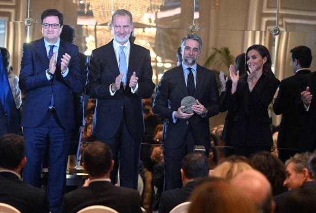 XLI edition of the Francisco Cerecedo Journalism Award The King Felipe IV and Queen Letizia present the Francisco Cerecedo Journalism Award to Carlos Franganillo, on November 18, 2024, in Madrid Spain PREMIOS GENTE PERIODISMO José Madrid Madrid Madrid Spain  Copyright: xJosÃ xOlivax 6349895