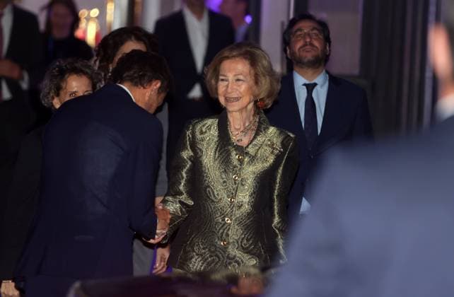XXXIX edition of the BMW Painting Prize Queen Dona Sofía leaves the Royal Theater where she presided over the presentation of the BMW Painting Prize in its XXXIX edition, on November 18, 2024, in Madrid Spain PREMIOS GENTE PINTURA José Ramó Madrid Madrid Madrid Spain  Copyright: xJosÃ xRamonxHernandox 6349941
