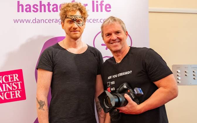 20241119 Fotoshooting mit Manfred Baumann fuer den DAC Kalender WIEN, OESTERREICH - 19. NOVEMBER: Musiker und Saenger Lucas Fendrich und Starfotograf Manfred Baumann nach dem Fotoshooting fuer die 14. Auflage des Dancer Against Cancer - DAC Charity-Fotokalenders 2025-2026 unter dem Thema -Superhelden- mit Starfotograf Manfred Baumann im Hotel Kaiserhof am 19. November 2024 in Wien, Oesterreich. 241119_SEPA_17_062 Copyright: xIsabellexOuvrardx SEPAxMedia