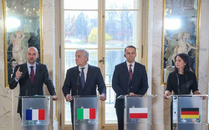 News Themen der Woche KW47 News Bilder des Tages EU Big Five foreign ministers meet in Warsaw Photo: Wojciech Olkusnik East News Jean-Noel Barrot, Antonio Tajani, Radoslaw Sikorski and Annalena Baerbock attend a press conference concluding the meeting of EU Big Five and Great Britain foreign affairs ministers hosted by Polish Ministry of Foreign Affairs at the Palace on the Isle on November 19, 2024 in Warsaw, Poland. The summit discussed issues related to European defence and transatlantic relations in the current geopolitical situation. EN_01637533_0044 