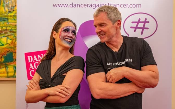 20241119 Fotoshooting mit Manfred Baumann fuer den DAC Kalender WIEN, OESTERREICH - 19. NOVEMBER: Fernsehmoderatorin und Journalistin Sasa Schwarzjirg und Starfotograf nach dem Fotoshooting fuer die 14. Auflage des Dancer Against Cancer - DAC Charity-Fotokalenders 2025-2026 unter dem Thema -Superhelden- mit Starfotograf Manfred Baumann im Hotel Kaiserhof am 19. November 2024 in Wien, Oesterreich. 241119_SEPA_17_083 Copyright: xIsabellexOuvrardx SEPAxMedia