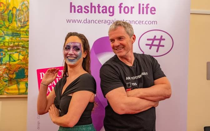 20241119 Fotoshooting mit Manfred Baumann fuer den DAC Kalender WIEN, OESTERREICH - 19. NOVEMBER: Fernsehmoderatorin und Journalistin Sasa Schwarzjirg und Starfotograf nach dem Fotoshooting fuer die 14. Auflage des Dancer Against Cancer - DAC Charity-Fotokalenders 2025-2026 unter dem Thema -Superhelden- mit Starfotograf Manfred Baumann im Hotel Kaiserhof am 19. November 2024 in Wien, Oesterreich. 241119_SEPA_17_082 Copyright: xIsabellexOuvrardx SEPAxMedia