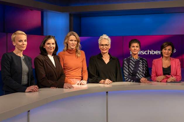 News Themen der Woche KW47 News Bilder des Tages Maischberger aus Köln am 19. November 2924. Von links nach rechts: Die WELT-Journalistin Hannah Bethke, Bundestagsvizepräsidentin Katrin Göring-Eckardt (Bündnis 90 Die Grünen), die Journalistin Julie Kurz (ARD-Hauptstadtstudio), die Moderatorin und Autorin Bärbel Schäfer, Sahra Wagenknecht, Parteivorsitzende BSW, sowie Sandra Maischberger, Journalistin und Gastgeberin der Sendung. Nach dem Aus der Ampel und der Wiederkunft von Donald Trump: Welche Auswirkungen auf Deutschland sind zu erwarten? Köln Nordrhein-Westfalen Deutschland *** Maischberger from Cologne on November 19, 2924 From left to right WELT journalist Hannah Bethke, Bundestag Vice President Katrin Göring Eckardt Bündnis 90 Die Grünen , journalist Julie Kurz ARD Hauptsta
