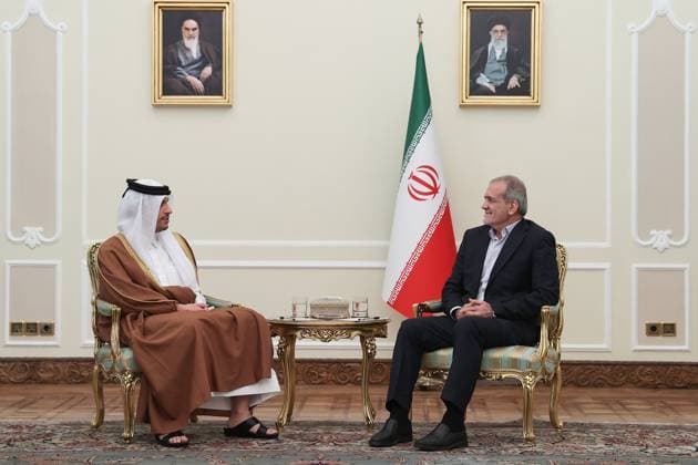 News Themen der Woche KW47 News Bilder des Tages November 20, 2024, Tehran, Iran: Iranian President MASOUD PEZESHKIAN (R) meets Qatar s Prime Minister MOHAMMED BIN ABDULRAHMAN BIN JASSIM AL THANI (L) in Tehran. Tehran Iran - ZUMAi98_ 20241120_zih_i98_028 Copyright: xIranianxPresidencyx