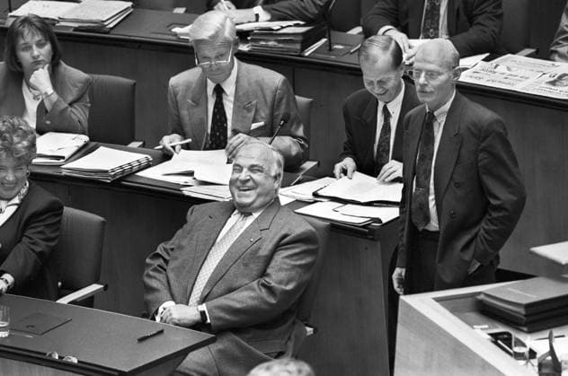 Archivbilder der Woche KW47 Deutschland, Bonn, 06.09.1994 Archiv.: 49-02-29 Haushaltsdebatte im Deutschen Bundestag Foto: Helmut Kohl im Bundestag Haushaltsdebatte Bundestag *** Germany, Bonn, 06 09 1994 Archive 49 02 29 Budget debate in the German Bundestag Photo Helmut Kohl in the Bundestag Budget debate Bundestag