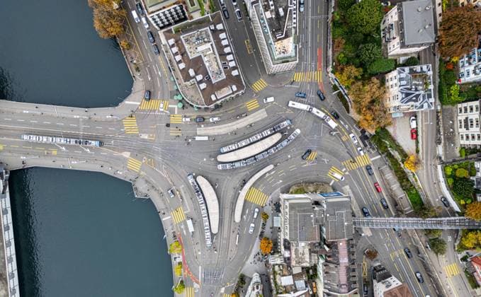 Central Zurich, Switzerland, 19th Oct 2024: A bird s eye view of Central. The Limmat River flows next to it. (Photo by Andreas Haas dieBildmanufaktur) *** Central Zurich, Switzerland, 19th Oct 2024 A bird s eye view of Central The Limmat River flows next to it Photo by Andreas Haas dieBildmanufaktur