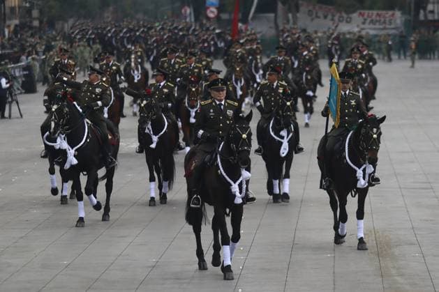 Military taking part during the military civic parade for the commemoration of the 114th anniversary of the Mexican Revolution at main square Zocalo. on November 20, 2024 in Mexico City, Mexico. Mexico City Mexico - ZUMAe321 20241120_zia_e321_047 Copyright: xCarlosxSantiagox
