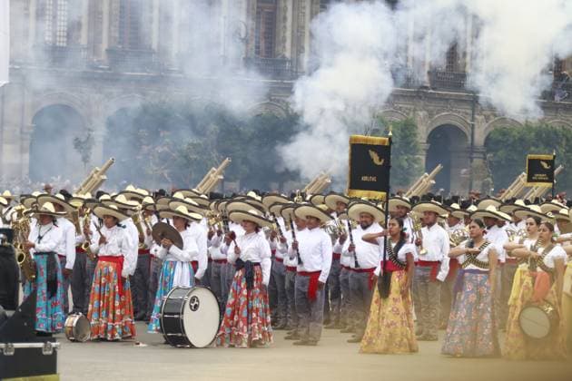 Persons taking part during the military civic parade for the commemoration of the 114th anniversary of the Mexican Revolution at main square Zocalo. on November 20, 2024 in Mexico City, Mexico. Mexico City Mexico - ZUMAe321 20241120_zia_e321_067 Copyright: xCarlosxSantiagox