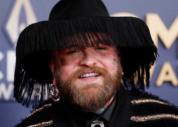 Entertainment Themen der Woche KW47 Entertainment Bilder des Tages Teddy Swims arrives on the red carpet for the 58th CMA Awards in Nashville, Tennessee, on Wednesday, November 20, 2024.  NAS20241120323 JOHNxANGELILLO