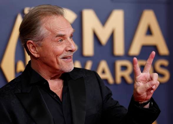 Entertainment Themen der Woche KW47 Entertainment Bilder des Tages Actor Don Johnson arrives on the red carpet for the 58th CMA Awards in Nashville, Tennessee, on Wednesday, November 20, 2024.  NAS20241120326 JOHNxANGELILLO