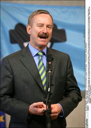 News: Friday bikeday - Lancement de l action Friday bikeday par le Commissaire Européen Kallas, la Ministre bruxelloise Evelyne Huytebroeck et son homologue Pascal Smet - Lancering van de actie Friday bikeday door Europees Commissaris Siim Kallas en brusselse Ministers Evelyne Huytebroeck en Pascal Smet * SIIM KALLAS 14 9 2007 *** Local Caption *** brussels Belgium  Copyright: xChristophexLicoppex