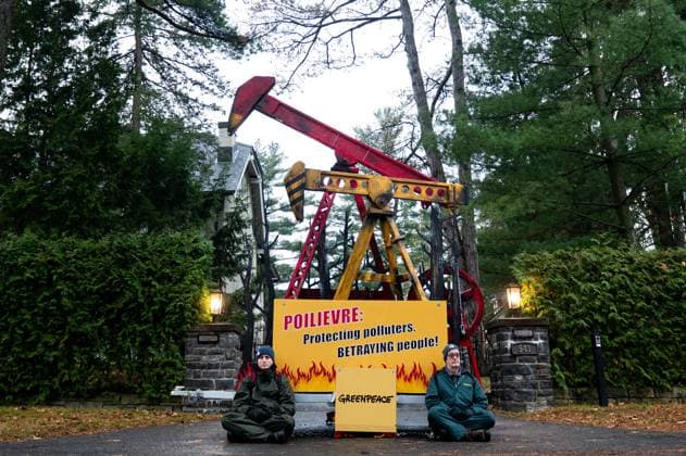 November 21, 2024, Ottawa, On, Canada: Greenpeace protesters are seen during a sit-in styled protest calling for greater climate change awareness by Conservative Leader Pierre Poilievre, outside of Stornoway, the official residence of the country s official opposition, in Ottawa, on Thursday, Nov. 21, 2024. Ottawa Canada  - ZUMAc35_ 20241121_zaf_c35_011 Copyright: xSpencerxColbyx