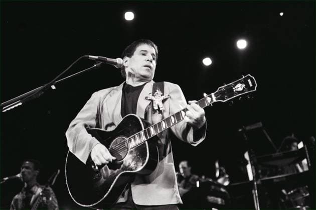 Paul Simon and his 17-strong team of musicians perform at the packed Hong Kong Coliseum. EDITORIAL USE ONLY  Copyright: xx MER2016052217204361 PostxStaffxPhotographerx scmpphotos400332