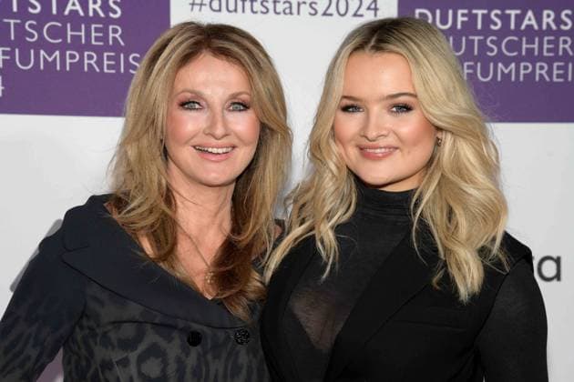 Entertainment Themen der Woche KW47 Entertainment Bilder des Tages Deutscher Parfumpreis Duftstars am 21.11.2024 in der Rheinterrasse in Düsseldorf Die Verleihung des Deutschen Parfumpreises Duftstars findet am 21.11.2024 in der Rheinterrasse in Düsseldorf statt. Frauke Ludowig ( Modratorin ), links und Nele Ludowig ( Moderatorin ) *** German Perfume Award Duftstars on 21 11 2024 at the Rheinterrasse in Düsseldorf The German Perfume Award Duftstars ceremony will take place on 21 11 2024 at the Rheinterrasse in Düsseldorf Frauke Ludowig presenter , left and Nele Ludowig presenter xJFx