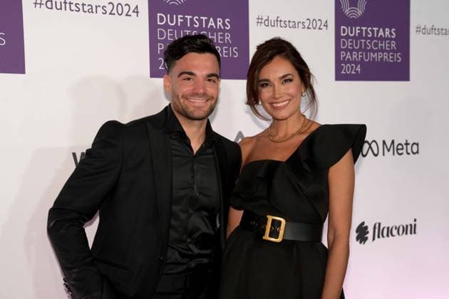 German Perfume Award Duftstars on 21 11 2024 at the Rheinterrasse in Düsseldorf The German Perfume Award Duftstars ceremony will take place on 21 11 2024 at the Rheinterrasse in Düsseldorf Stefano Zarella influencer, food blogger and cookbook author , left and Jana Ina Zarella presenter xJFx