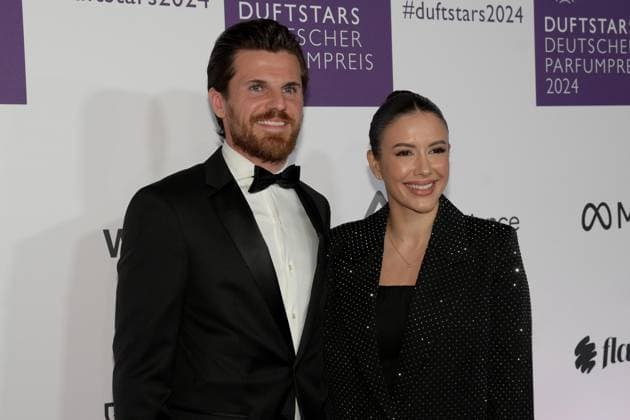 German Perfume Award Duftstars on 21 11 2024 at the Rheinterrasse in Düsseldorf The German Perfume Award Duftstars ceremony will take place on 21 11 2024 at the Rheinterrasse in Düsseldorf Jonas Hofmann footballer , left and his wife Laura Hofmann xJFx