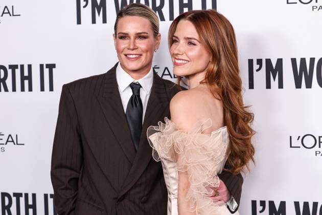 Entertainment Themen der Woche KW47 19th Annual L Oreal Paris Women Of Worth Celebration 2024 Ashlyn Harris and girlfriend Sophia Bush arrive at the 19th Annual L Oreal Paris Women Of Worth Celebration 2024 held at NeueHouse Hollywood on November 21, 2024 in Hollywood, Los Angeles, California, United States. NeueHouse Hollywood, Hollywood, Los Angeles, California, USA California United States  Copyright: xImagexPressxAgencyx originalFilename: collin-19thannu241121_npZK3.jpg