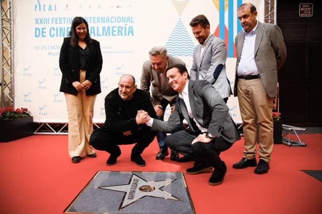 Actor Karra Elejalde unveils the Star in his honor on the Almeria Walk of Fame Actor Karra Elejalde unveils his star on the Almeria Walk of Fame after receiving the tribute award Almeria, land of cinema, on November 23, 2024 in Almeria Andalusia, Spain The Almeria International Film Festival FICAL has awarded the Almeria, tierra de cine award to actor Karra Elejalde, who will have his star on the Walk of Fame in front of the citys Cervantes Theater 23 NOVEMBER 2024 Marian Leó Almeria Almeria Almeria Spain  Copyright: xMarianxLeonx 6361346