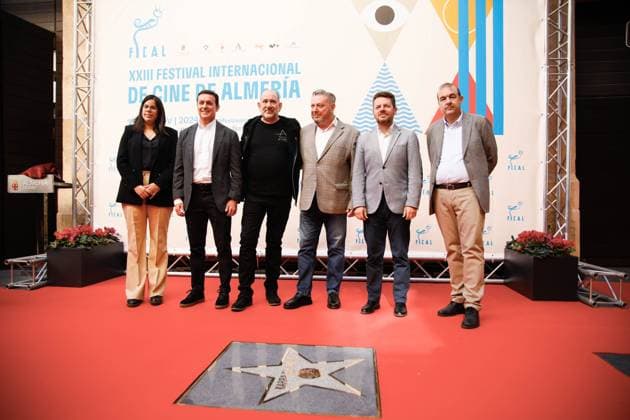 Actor Karra Elejalde unveils the Star in his honor on the Almeria Walk of Fame Actor Karra Elejalde unveils his star on the Almeria Walk of Fame after receiving the tribute award Almeria, land of cinema, on November 23, 2024 in Almeria Andalusia, Spain The Almeria International Film Festival FICAL has awarded the Almeria, tierra de cine award to actor Karra Elejalde, who will have his star on the Walk of Fame in front of the citys Cervantes Theater 23 NOVEMBER 2024 Marian Leó Almeria Almeria Almeria Spain  Copyright: xMarianxLeonx 6361347