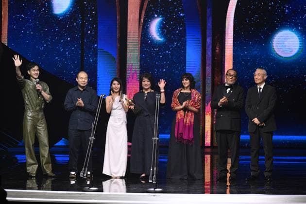 61st Taiwan Film Golden Horse Awards TAIPEI, CHINA - NOVEMBER 24, 2024 - Actors receive trophies at the 61st Taiwan Film Golden Horse Awards in Taipei, Taiwan province, China, Nov 24, 2024. Taipei Taiwan China  Copyright: xCFOTOx i1732415764302