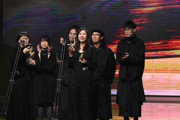 61st Taiwan Film Golden Horse Awards TAIPEI, CHINA - NOVEMBER 24, 2024 - Actors receive trophies at the 61st Taiwan Film Golden Horse Awards in Taipei, Taiwan province, China, Nov 24, 2024. Taipei Taiwan China  Copyright: xCFOTOx i1732415724497